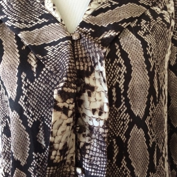 JONES NEW YORK snake print button down blouse - Picture 3 of 5
